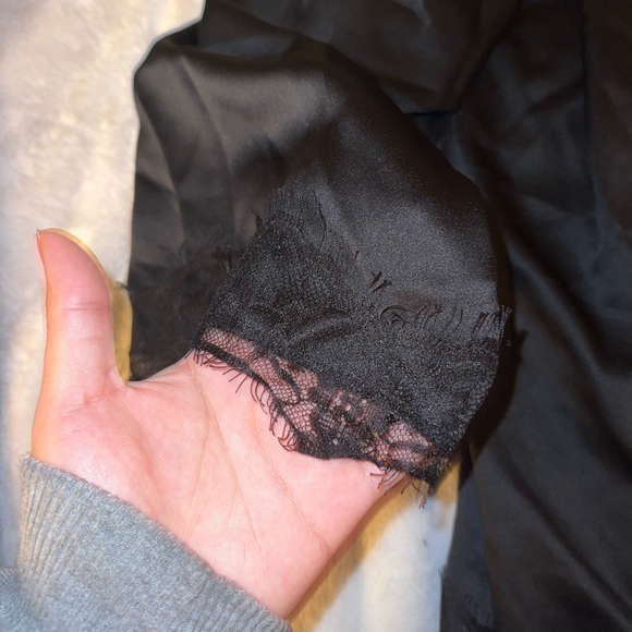 Satin/ lace robe - Picture 4 of 4